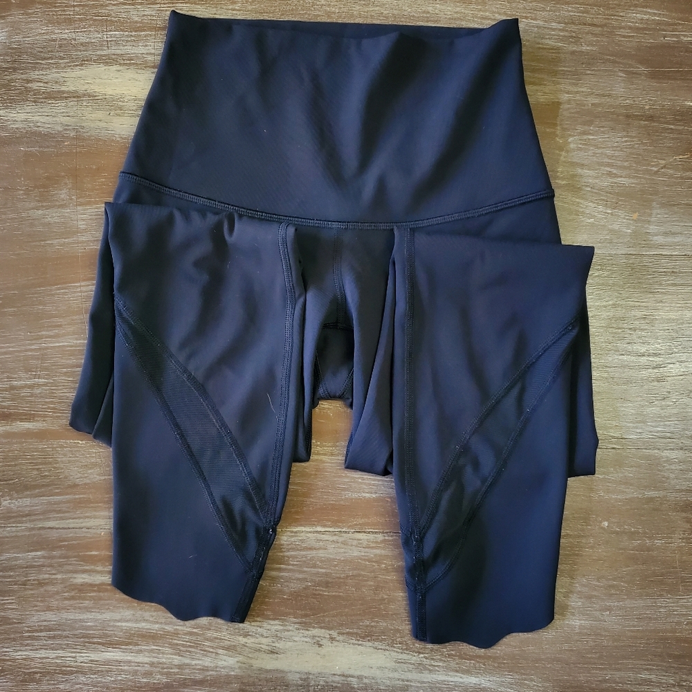 Lululemon wunder under